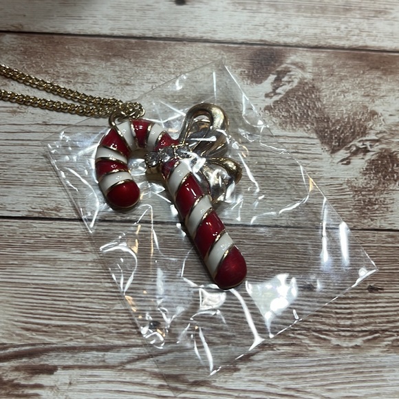 NIB 20” Candy Cane Necklace Gold Toned chain and Candy Cane with Rhinestones - Picture 2 of 6
